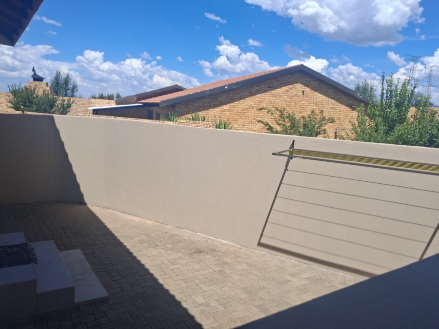 To Let 3 Bedroom Property for Rent in Hillside Free State